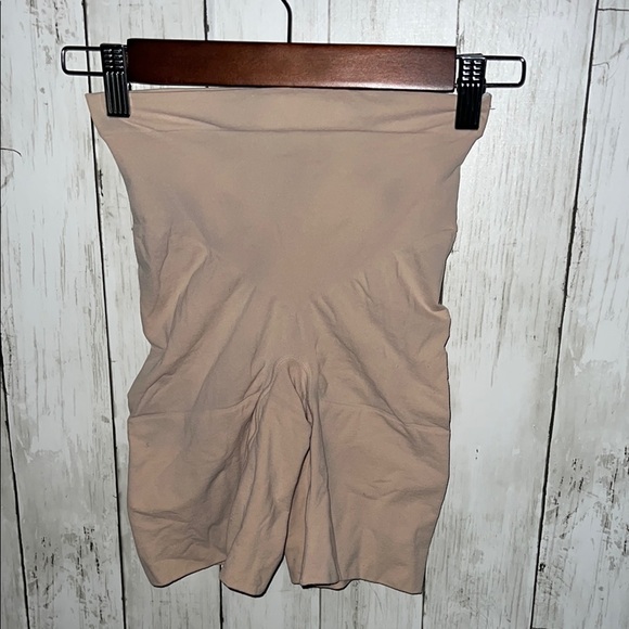 Spanx High Waisted Shorts Shapewear Size Large Beige FLAWED STAINS - Picture 1 of 5